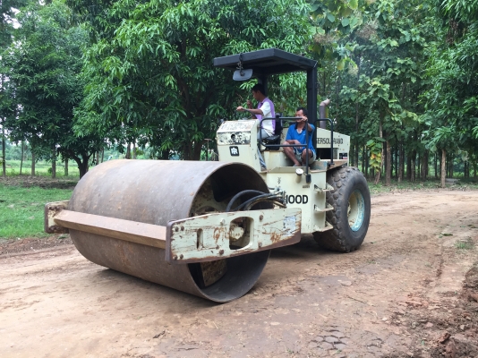 ขายรถบดสั่นสะเทือน    2 เพลา  เล่มทะเบียน SERIEL 144630