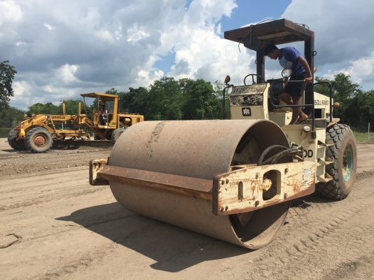 ขายรถบดสั่นสะเทือน    2 เพลา  เล่มทะเบียน SERIEL 144630