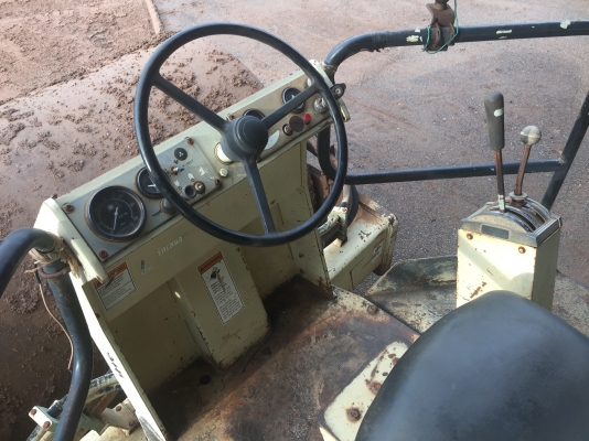 ขายรถบดสั่นสะเทือน    2 เพลา  เล่มทะเบียน SERIEL 144630