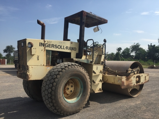 ขายรถบดสั่นสะเทือน    2 เพลา  เล่มทะเบียน SERIEL 144630