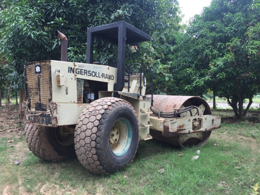 ขายรถบดสั่นสะเทือน    2 เพลา  เล่มทะเบียน SERIEL 144630