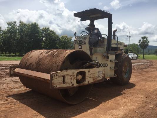 ขายรถบดสั่นสะเทือน    2 เพลา  เล่มทะเบียน SERIEL 144630