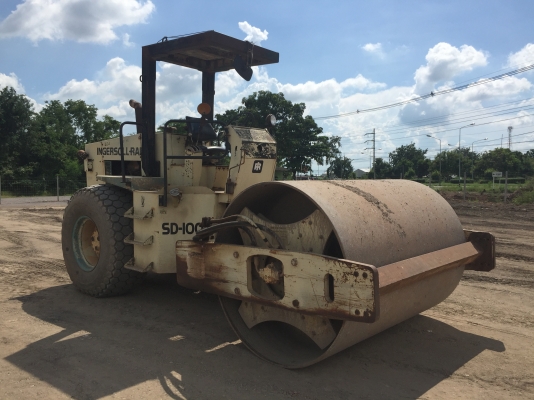 ขายรถบดสั่นสะเทือน    2 เพลา  เล่มทะเบียน SERIEL 144630