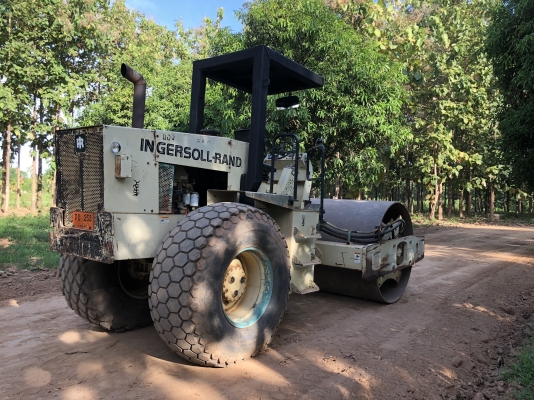 ขายรถบดสั่นสะเทือน    2 เพลา  เล่มทะเบียน SERIEL 144630