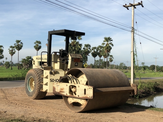 ขายรถบดสั่นสะเทือน    2 เพลา  เล่มทะเบียน SERIEL 144630