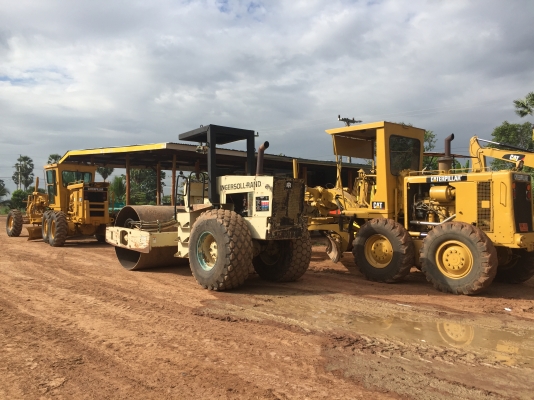 ขายรถบดสั่นสะเทือน    2 เพลา  เล่มทะเบียน SERIEL 144630