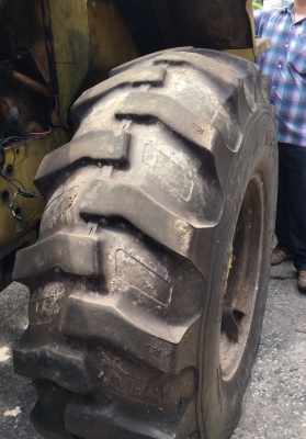 รถตักล้อยาง CAT910 เครื่อง 45V ยางแท้ใหม่ทั้ง 4 เส้น รถตักล้อยาง CAT910 เครื่อง 45V ยางแท้ใหม่ทั้ง 4 เส้น