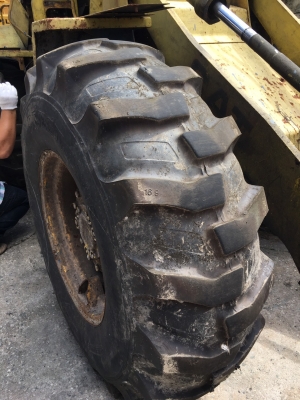 รถตักล้อยาง CAT910 เครื่อง 45V ยางแท้ใหม่ทั้ง 4 เส้น รถตักล้อยาง CAT910 เครื่อง 45V ยางแท้ใหม่ทั้ง 4 เส้น