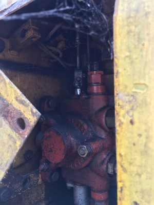 รถตักล้อยาง CAT910 เครื่อง 45V ยางแท้ใหม่ทั้ง 4 เส้น รถตักล้อยาง CAT910 เครื่อง 45V ยางแท้ใหม่ทั้ง 4 เส้น