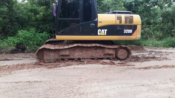 ขายด่วน CAT 320D รถสภาพพร้อมใช้งาน เครื่องปั้มดี โซ่ช่วงล่างพร้อมใช้ เอวแน่น เฟรมสวย เอกสารใบแจ้งหน่าย สนใจสอบถาม 093-0764943  088-3223272 K ตั้ม