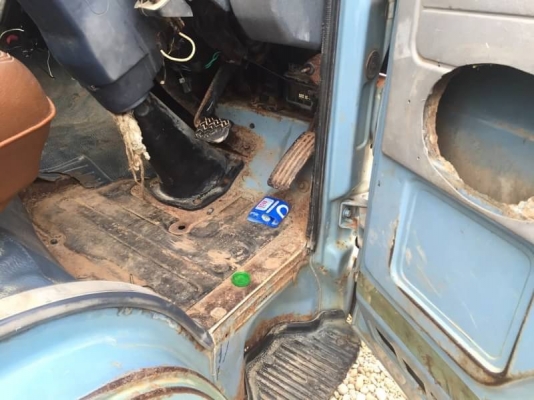 ขาย 200,000 บาท ISUZU NKR58LU5M ปี 36 ยาว 4.2 เมตร มีบันไดไฮโดรลิก เครื่อง 4BE1-110 แรง หัวบาง ยางดี คัสชีสวย เอกสารเล่มทะเบียน  รถอยู่ จ.นครพนม โทร 090-772-3710,090-772-3708