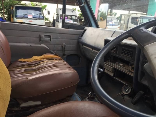 ขาย 200,000 บาท ISUZU NKR58LU5M ปี 36 ยาว 4.2 เมตร มีบันไดไฮโดรลิก เครื่อง 4BE1-110 แรง หัวบาง ยางดี คัสชีสวย เอกสารเล่มทะเบียน  รถอยู่ จ.นครพนม โทร 090-772-3710,090-772-3708