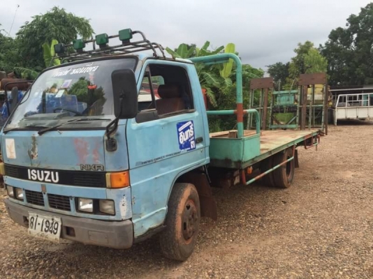 ขาย 200,000 บาท ISUZU NKR58LU5M ปี 36 ยาว 4.2 เมตร มีบันไดไฮโดรลิก เครื่อง 4BE1-110 แรง หัวบาง ยางดี คัสชีสวย เอกสารเล่มทะเบียน  รถอยู่ จ.นครพนม โทร 090-772-3710,090-772-3708