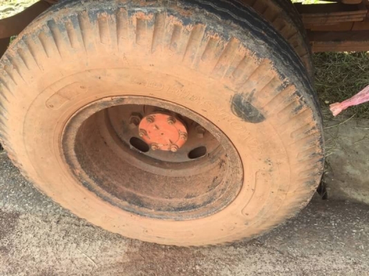 ขาย 175,000 บาท ISUZU NKR58L กระบะ 4.2 เมตร เครื่อง 4BE1-110 แรง หัวบาง ยางดี คัสชีสวย เอกส่ารเล่มทะเบียน  รถอยู่ จ.นครพนม โทร090-772-3710,090-772-3708