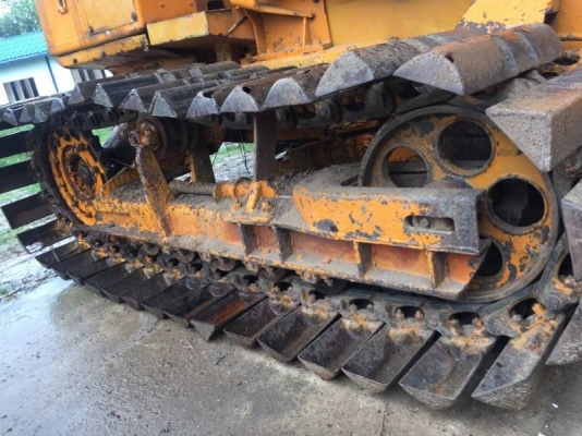 ขาย  195,000 บาท  KOMATSU D20P-5 เครื่องดี เกียร์แรง ตีนเป็ด โช่หนา เอกสารชื้อขาย  รถอยู่ จ.ปทุมธานี โทร090-772-3710,090-772-3708