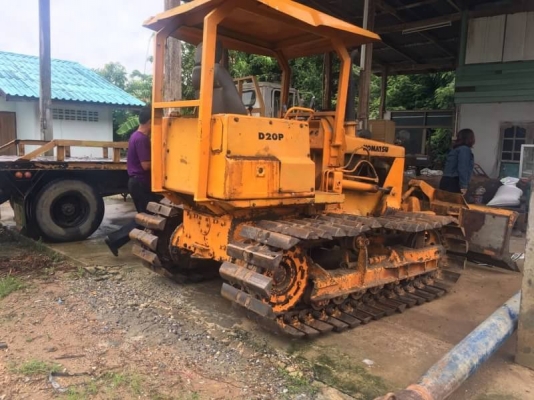 ขาย  195,000 บาท  KOMATSU D20P-5 เครื่องดี เกียร์แรง ตีนเป็ด โช่หนา เอกสารชื้อขาย  รถอยู่ จ.ปทุมธานี โทร090-772-3710,090-772-3708
