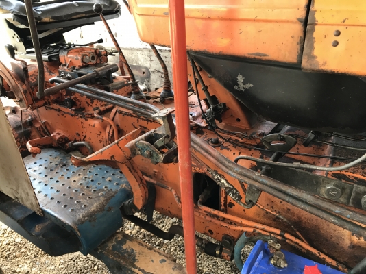 ขายFORD7610รถเก่านอกสภาพสวยแน่นทั้งคันมีดันหน้าหางเจ็ดเล่มทะเบียน ขายFORD7610รถเก่านอกสภาพสวยแน่นทั้งคันมีดันหน้าหางเจ็ดเล่มทะเบียน