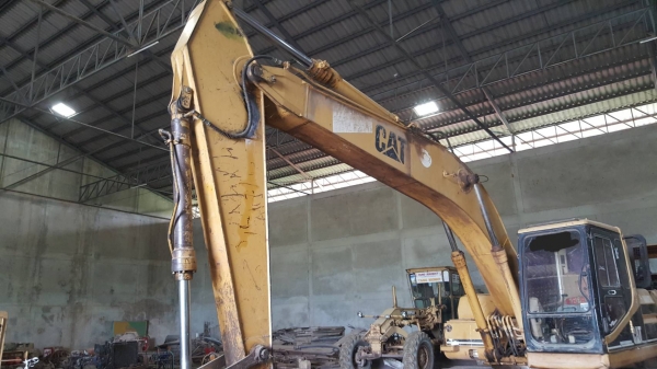 ขาย แบคโฮ CAT 320 Version 2 เอกสารเล่มทะเบียนครบ เครื่องเดิม ปั้มดี ช่วงล่างเต็ม ไฟฟ้าครบ รถพร้อมใช้งาน ราคาคุยกันได้
