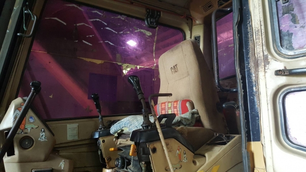 ขาย แบคโฮ CAT 320 Version 2 เอกสารเล่มทะเบียนครบ เครื่องเดิม ปั้มดี ช่วงล่างเต็ม ไฟฟ้าครบ รถพร้อมใช้งาน ราคาคุยกันได้