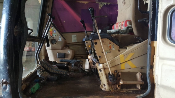 ขาย แบคโฮ CAT 320 Version 2 เอกสารเล่มทะเบียนครบ เครื่องเดิม ปั้มดี ช่วงล่างเต็ม ไฟฟ้าครบ รถพร้อมใช้งาน ราคาคุยกันได้