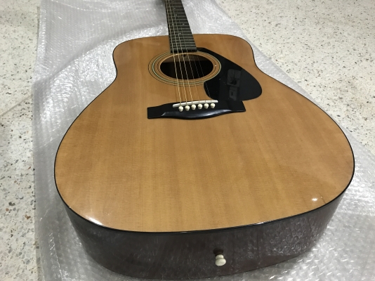กีต้ารโปร่ง YAMAHA FG 401 เก่าญี่ปุ่นเเท้สภาพสวยตามรูป