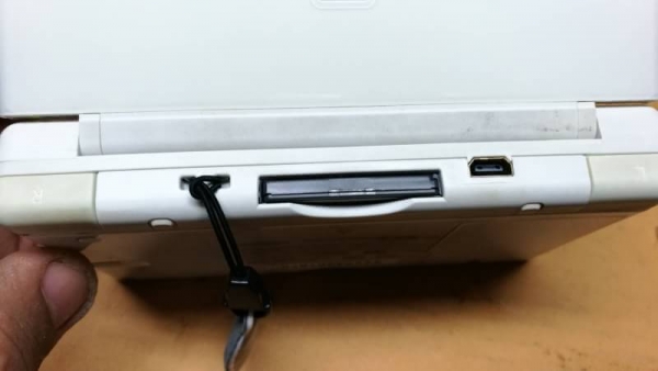 700 บ. ส่งฟรี083-2000058  LINE ID: line832923 เกม nintendo ds lite สองจอระบบสัมผัสมีการ์ด , ปากกากดหน้าจอ (ไม่มีตัวชาร์ท)ใช้ของทั่วไปได้