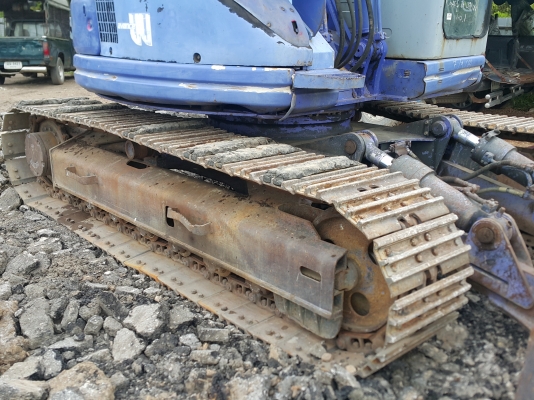 รถแบคโฮ KOMATSU PC128UU รถเก่านอกพึ่งนำเข้ามา ยังไม่เคยใช้งานในไทย เทียบเท่า 130 รุ่น 7 เครื่องดี ปั๊มดี โซ่หนา เอวแน่น มีผานดันดิน ทำงาน 9,000 กว่าชั่วโมง มีแอร์ติดมาพร้อมจากนอก ไฟฟ้าครบ มีระบบเต่า-กระต่าย ระบบสมบูรณ์ มีเอกสารใบอินวอยซ์ ชุดจดทะเบียน สภาพ