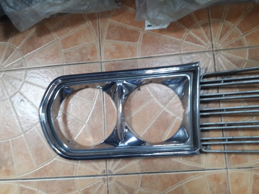 ขายชุดกระจังหน้า มาสด้า929ของใหม่เก่าเก็บสวยๆทั้งชุด5500- สนใจทักมานะครับ/☎081-791-5677 พิกัดบางกะปิ กทม.