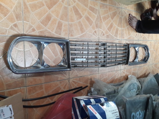 ขายชุดกระจังหน้า มาสด้า929ของใหม่เก่าเก็บสวยๆทั้งชุด5500- สนใจทักมานะครับ/☎081-791-5677 พิกัดบางกะปิ กทม.