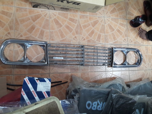 ขายชุดกระจังหน้า มาสด้า929ของใหม่เก่าเก็บสวยๆทั้งชุด5500- สนใจทักมานะครับ/☎081-791-5677 พิกัดบางกะปิ กทม.