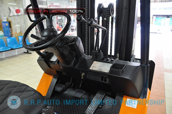 ขายรถโฟล์คลิฟท์มือสอง TOYOTA รุ่น 7FD25-35877 นำเข้าจากประเทศญี่ปุ่น 100\% ไม่เคยใช้งานในไทย
