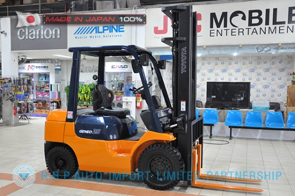 ขายรถโฟล์คลิฟท์มือสอง TOYOTA รุ่น 7FD25-35877 นำเข้าจากประเทศญี่ปุ่น 100\% ไม่เคยใช้งานในไทย