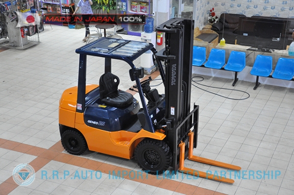 ขายรถโฟล์คลิฟท์มือสอง TOYOTA รุ่น 7FD25-35877 นำเข้าจากประเทศญี่ปุ่น 100\% ไม่เคยใช้งานในไทย