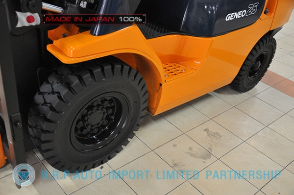 ขายรถโฟล์คลิฟท์มือสอง TOYOTA รุ่น 7FD25-35877 นำเข้าจากประเทศญี่ปุ่น 100\% ไม่เคยใช้งานในไทย