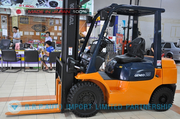 ขายรถโฟล์คลิฟท์มือสอง TOYOTA รุ่น 7FD25-35877 นำเข้าจากประเทศญี่ปุ่น 100\% ไม่เคยใช้งานในไทย