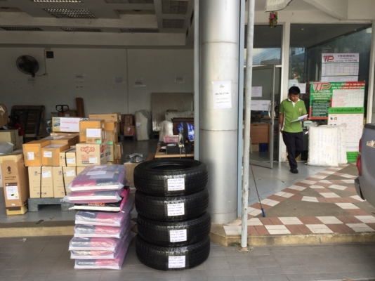 ยาง Bridgestone 245 70 16 ปี17 ดอกเต็ม ไม่มีปะ เนื้อนิ่มๆ ใช้ยาว ราคาไม่แพง