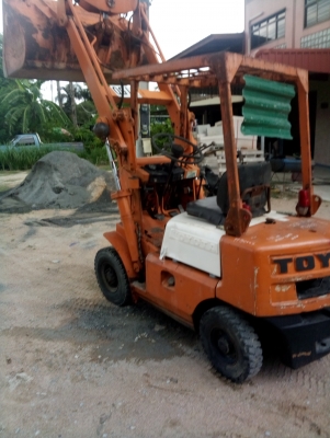 ขายรถตัก 0.7 คิว 80000 บาท