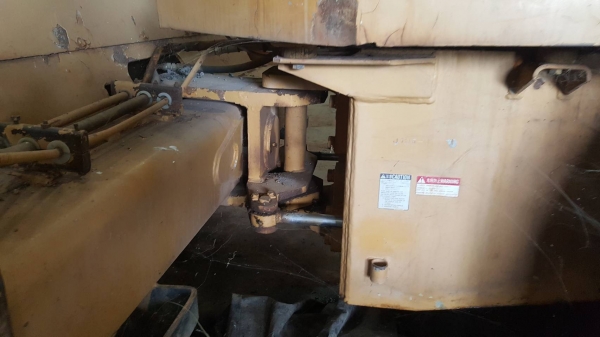 ขาย รถบดสั่นสะเทือน KOMATSU JV100A เพลาเดียว เอกสารเล่มทะเบียนครบ รถพร้อมใช้งาน ราคาต่อรองได้