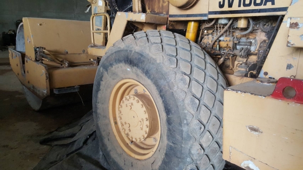 ขาย รถบดสั่นสะเทือน KOMATSU JV100A เพลาเดียว เอกสารเล่มทะเบียนครบ รถพร้อมใช้งาน ราคาต่อรองได้