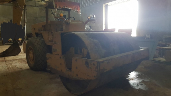 ขาย รถบดสั่นสะเทือน KOMATSU JV100A เพลาเดียว เอกสารเล่มทะเบียนครบ รถพร้อมใช้งาน ราคาต่อรองได้