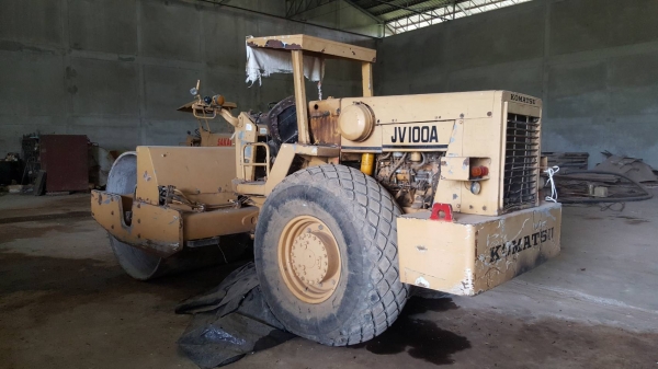 ขาย รถบดสั่นสะเทือน KOMATSU JV100A เพลาเดียว เอกสารเล่มทะเบียนครบ รถพร้อมใช้งาน ราคาต่อรองได้