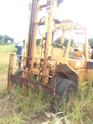 ขายรถโฟล์คลิฟต์ 1.KOMATSU FD50-1 5 ตันยก 4 เมตรเครื่อง ISUZU เกียร์ตัด 2.มิตซู เครื่องแคท 6 ตันยก 4 เมตรเกียร์ท๊อก ราคา 170000 กับ 270000
