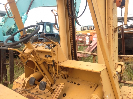 ขายรถโฟล์คลิฟต์ 1.KOMATSU FD50-1 5 ตันยก 4 เมตรเครื่อง ISUZU เกียร์ตัด 2.มิตซู เครื่องแคท 6 ตันยก 4 เมตรเกียร์ท๊อก ราคา 170000 กับ 270000