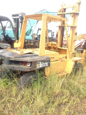 ขายรถโฟล์คลิฟต์ 1.KOMATSU FD50-1 5 ตันยก 4 เมตรเครื่อง ISUZU เกียร์ตัด 2.มิตซู เครื่องแคท 6 ตันยก 4 เมตรเกียร์ท๊อก ราคา 170000 กับ 270000