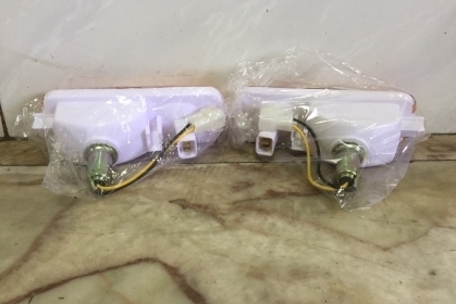 ขายไฟเลี้ยวกันขนหน้ารถ DAIHATSU รุ่น MIRA L80 บ้านเรา