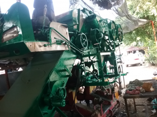 530,000 บาท รถกำลังเกี่ยวข้าว เอาไปหาเงินได้เลย ราคาคุยกันได้ จัดการแล้วครับ พร้อมเกี่ยว สนใจก็ทักมาครับเดิน PC 200  เครือง isuzu 6hhe 210 + turbo โซ่ 46 ข้อ d2 ปั้ม Dykin 23 แขนปรับระดับ สภาพที่ขายเก็บงานใหม่หมด พร้อมเกี่ยวนาปีครับ