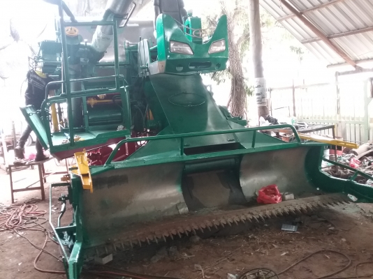 530,000 บาท รถกำลังเกี่ยวข้าว เอาไปหาเงินได้เลย ราคาคุยกันได้ จัดการแล้วครับ พร้อมเกี่ยว สนใจก็ทักมาครับเดิน PC 200  เครือง isuzu 6hhe 210 + turbo โซ่ 46 ข้อ d2 ปั้ม Dykin 23 แขนปรับระดับ สภาพที่ขายเก็บงานใหม่หมด พร้อมเกี่ยวนาปีครับ