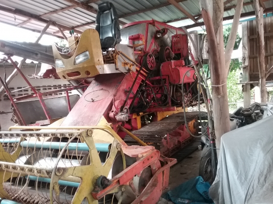 530,000 บาท รถกำลังเกี่ยวข้าว เอาไปหาเงินได้เลย ราคาคุยกันได้ จัดการแล้วครับ พร้อมเกี่ยว สนใจก็ทักมาครับเดิน PC 200  เครือง isuzu 6hhe 210 + turbo โซ่ 46 ข้อ d2 ปั้ม Dykin 23 แขนปรับระดับ สภาพที่ขายเก็บงานใหม่หมด พร้อมเกี่ยวนาปีครับ