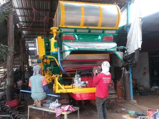 530,000 บาท รถกำลังเกี่ยวข้าว เอาไปหาเงินได้เลย ราคาคุยกันได้ จัดการแล้วครับ พร้อมเกี่ยว สนใจก็ทักมาครับเดิน PC 200  เครือง isuzu 6hhe 210 + turbo โซ่ 46 ข้อ d2 ปั้ม Dykin 23 แขนปรับระดับ สภาพที่ขายเก็บงานใหม่หมด พร้อมเกี่ยวนาปีครับ