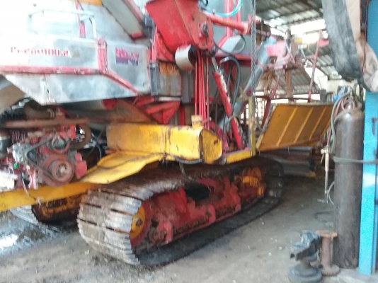 530,000 บาท รถกำลังเกี่ยวข้าว เอาไปหาเงินได้เลย ราคาคุยกันได้ จัดการแล้วครับ พร้อมเกี่ยว สนใจก็ทักมาครับเดิน PC 200  เครือง isuzu 6hhe 210 + turbo โซ่ 46 ข้อ d2 ปั้ม Dykin 23 แขนปรับระดับ สภาพที่ขายเก็บงานใหม่หมด พร้อมเกี่ยวนาปีครับ